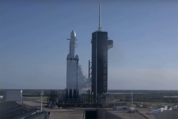 Исторический коммерческий запуск SpaceX Falcon Heavy: ускорители и первая ступень вернулись на Землю