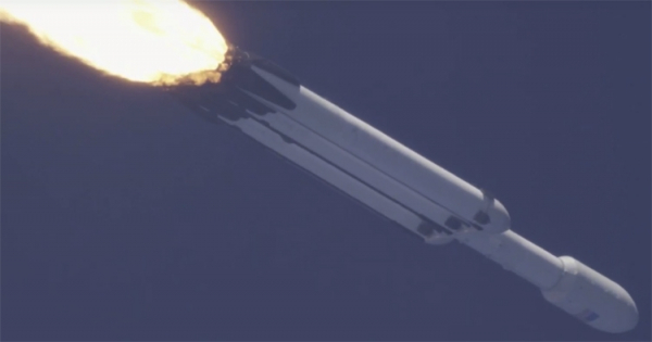 Исторический коммерческий запуск SpaceX Falcon Heavy: ускорители и первая ступень вернулись на Землю