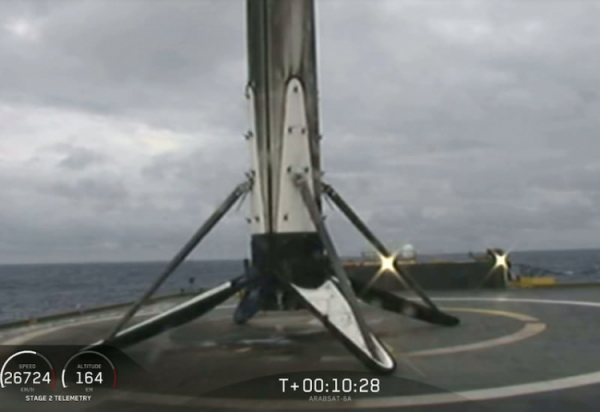 Из-за сильного шторма центральная ступень SpaceX Falcon Heavy утонула в океане