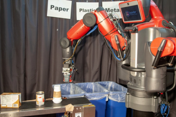 Созданный учёными робот сортирует продукты переработки и мусор на ощупь