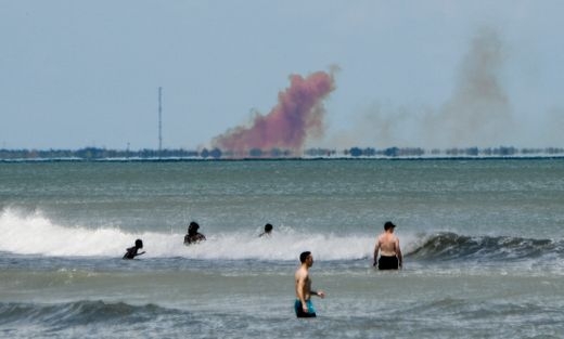 Клубы дыма — у SpaceX произошёл сбой во время тестирования двигателей