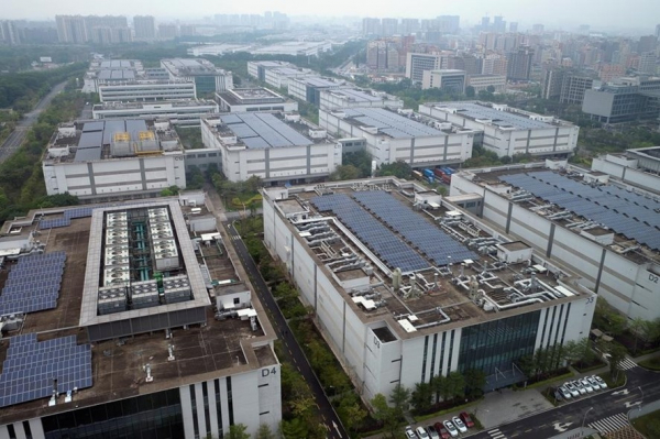 Новый кампус Huawei в Китае выглядит как 12 европейских городов, соединённых друг с другом