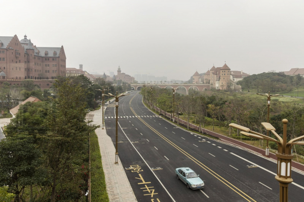 Новый кампус Huawei в Китае выглядит как 12 европейских городов, соединённых друг с другом