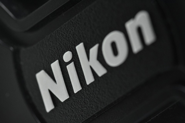 Зеркальной камере Nikon D6 приписывают наличие встроенной стабилизации