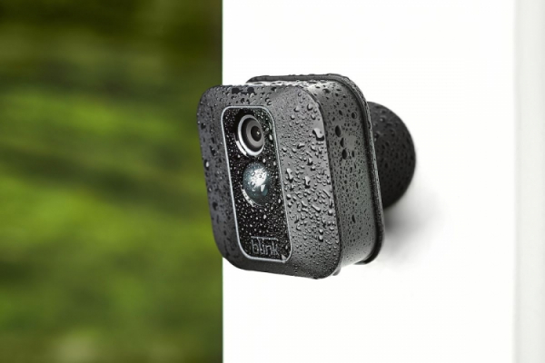 Смарт-камера видеонаблюдения Amazon Blink XT2 проработает два года от батарей АА
