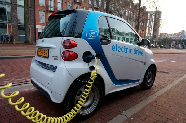 В Амстердаме через 11 лет запретят автомобили с дизельными и бензиновыми моторами