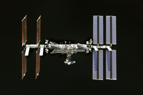 Система Роскосмоса поможет оградить МКС и спутники от космического мусора