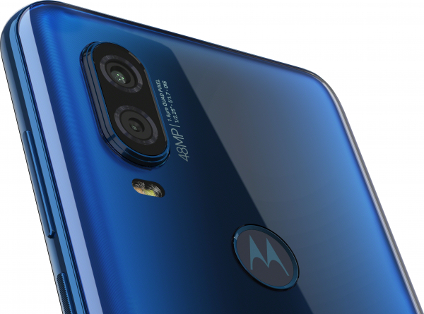 Смартфон Motorola One Vision: экран 6,3", 25-Мп фронтальная и 48-Мп основная камеры