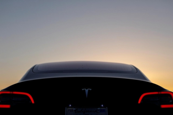 Регулятор взял в оборот Tesla из-за хвастовства по поводу высокой безопасности Model 3