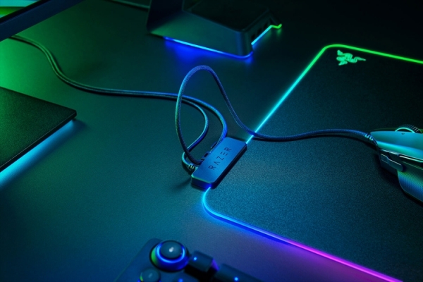 Коврик для мыши Razer Firefly V2 располагает 19-зонной RGB-подсветкой