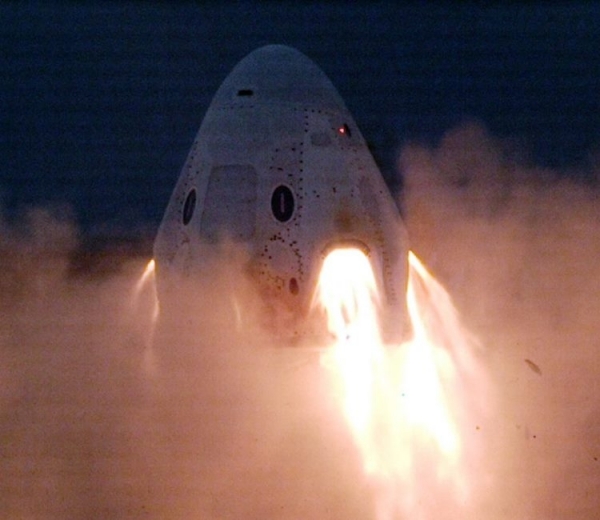 SpaceX успешно испытала систему эвакуации корабля Crew Dragon
