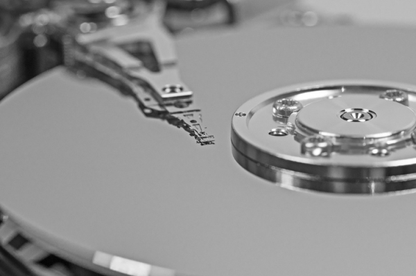 Продажи жёстких дисков Western Digital падают: компания несёт убытки