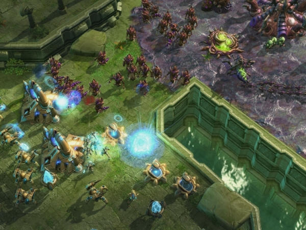 Разработчики StarCraft II рекомендуют игрокам обратиться к Blizzard и попросить сделать продолжение
