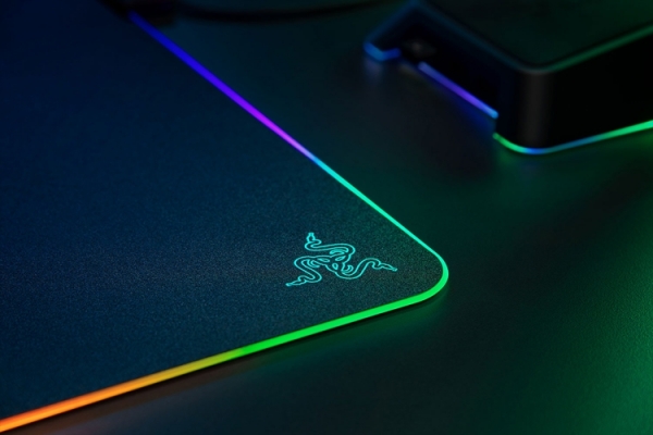 Коврик для мыши Razer Firefly V2 располагает 19-зонной RGB-подсветкой