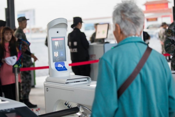 В китайских аэропортах начали использовать технологию распознавания эмоций