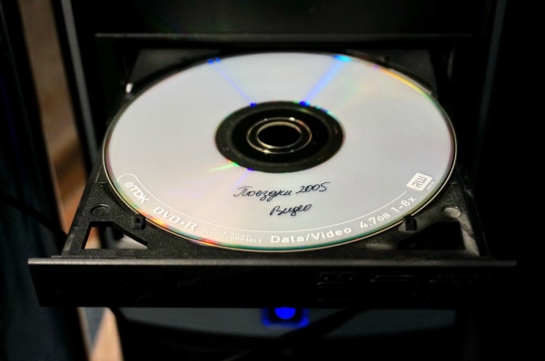 Хранение фотографий на DVD-дисках в 2K19-м (в 2190-м? в 2238-м?)