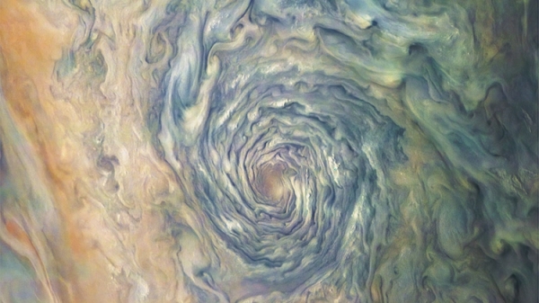 Фото дня: зарождение нового урагана на Юпитере