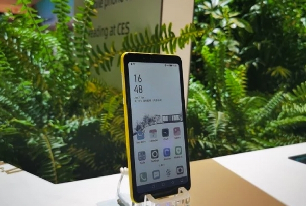 CES 2020: у Hisense готов первый в мире смартфон с экраном на цветной электронной бумаге