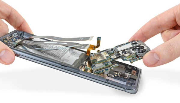 Вскрытие Samsung Galaxy S20 Ultra: ремонт дисплея обернётся заменой половины смартфона