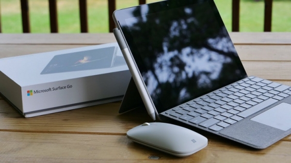 Microsoft, вероятно, увеличит экран в Surface Go 2