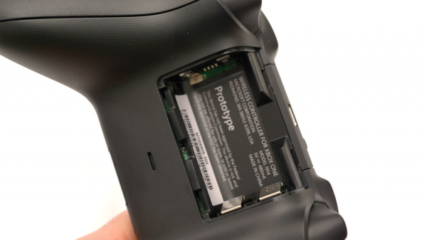Microsoft объяснила, почему в геймпаде Xbox Series X всё ещё используются батарейки