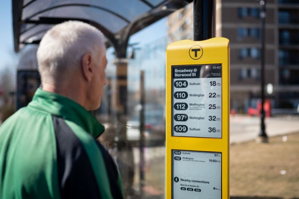 Информационные дисплеи E Ink появятся на автобусных остановках в Бостоне