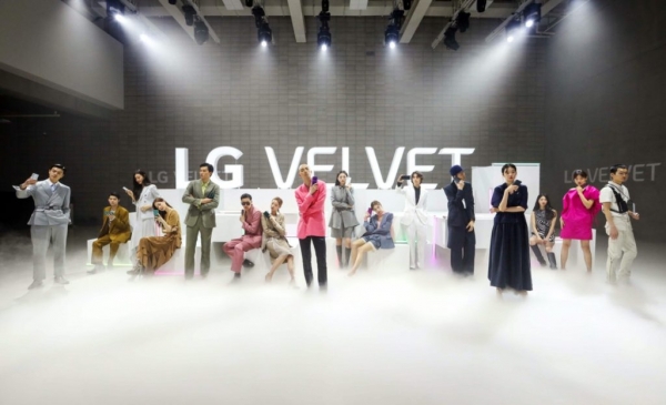 LG представила смартфон Velvet: средний класс с привлекательной внешностью за $735