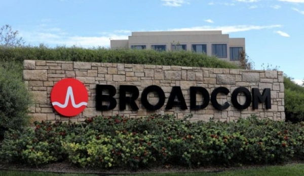 На задержку анонса новых iPhone невольно намекнула компания Broadcom