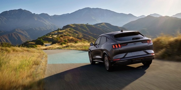 Электрокар Ford Mustang Mach-E научится рулить за водителя, но на дорогу смотреть придётся