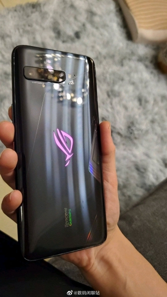 Появилась первая «живая» фотография игрового смартфона ASUS ROG Phone III