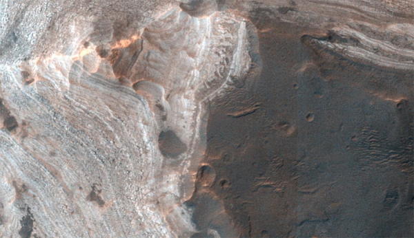 Фото дня: взгляд на марсианский кратер Холден