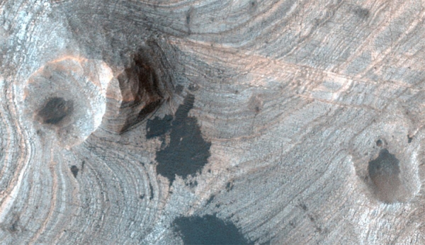 Фото дня: взгляд на марсианский кратер Холден