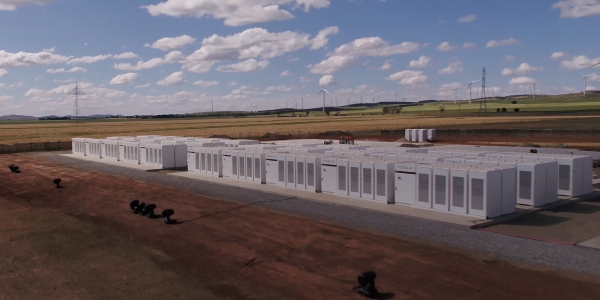 Комплекс аккумуляторов Tesla Megapack емкостью в 800 МВт*ч запитает крупнейший в мире дата-центр