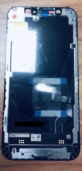 Опубликовано фото дисплейного модуля iPhone 12 с огромной «чёлкой»