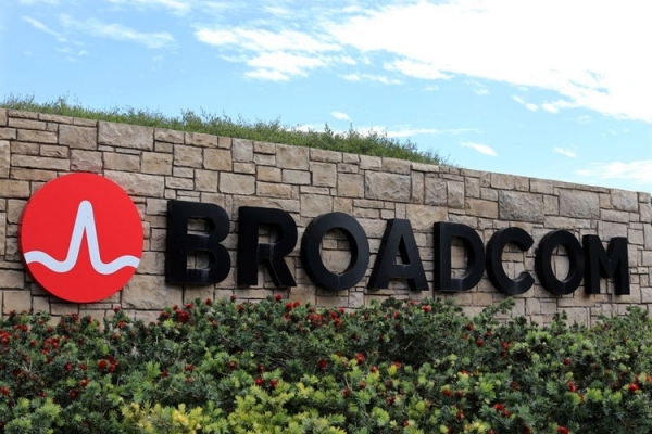 Broadcom стала крупнейшим разработчиком микросхем, несмотря на сокращение выручки