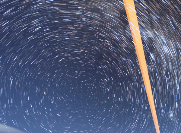 Фото дня: звёздный круговорот в ночном небе