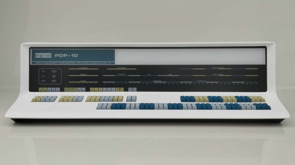 Проект PiDP-10 развивает клон мэйнфрейма PDP-10 на базе платы Raspberry Pi 5