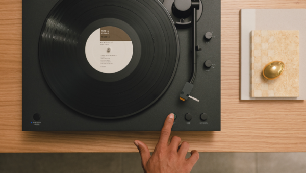 Sony анонсировала первый за семь лет проигрыватели виниловых пластинок