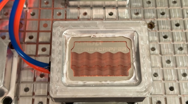 Threadripper Pro 9995WX разогнали до 5,3 ГГц без азота — крышку превратили в водоблок, добавили чиллер и 140 литров воды