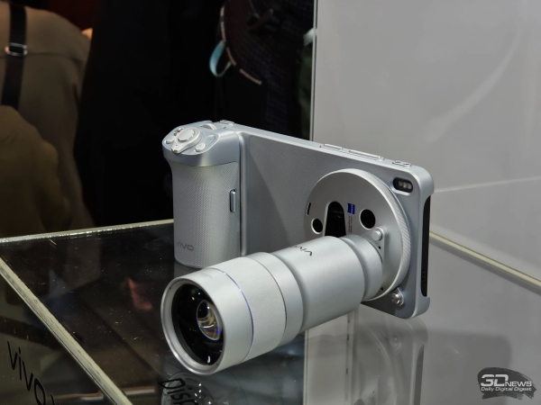 Представлен флагманский смартфон Vivo X300 Ultra с двумя 200-Мп камерами и съёмной оптикой по цене от $1000