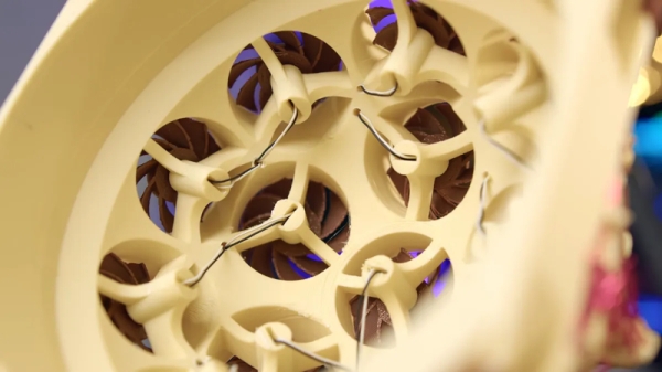 Энтузиаст оснастил процессорный кулер 15 мини-вентиляторами — они оказались не хуже большого, но сильно шумят