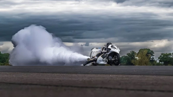 Британец построил мотоцикл на паровой тяге, который стал вторым самым быстрым байком в мире